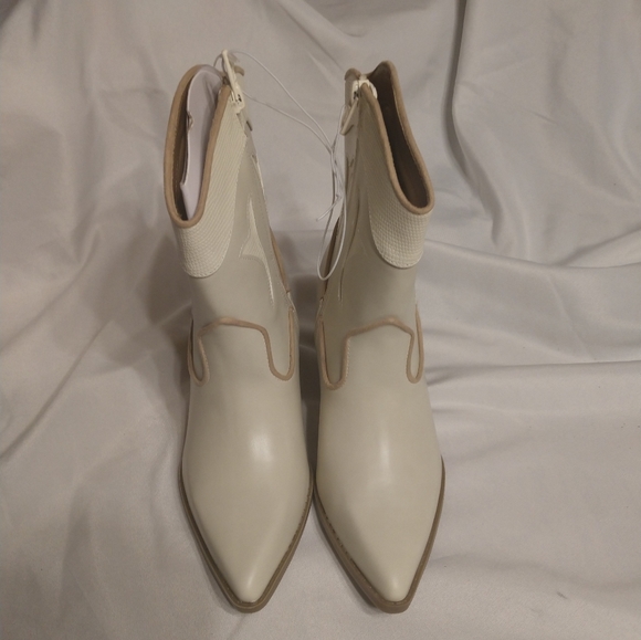 Universal Thread Cream Western Heeled Boot - Picture 6 of 9
